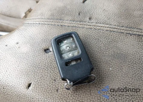 2015 Honda Accord Hybrid Touring z USA, uszkodzony, nr VIN 1HGCR6F7XFA010579